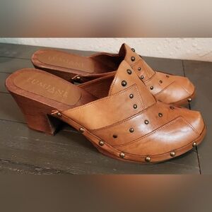 Lumiani Brown Leather Studded Clogs